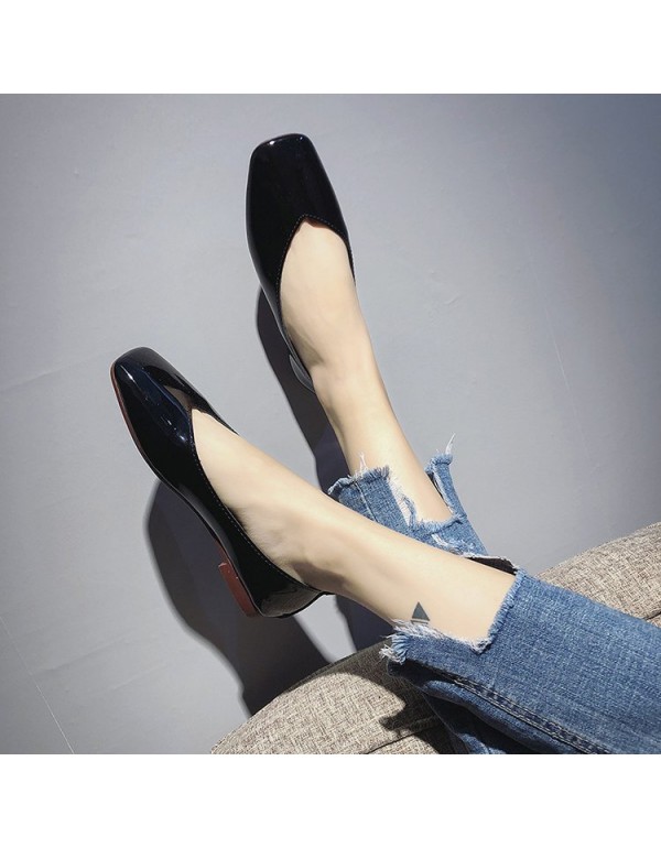 2021 spring new flat sole single shoes women's Retro square head grandma shoes shallow mouth comfortable patent leather bean shoes wholesale