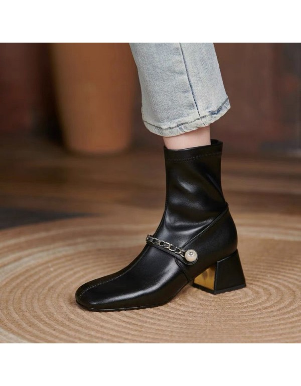 Short boots women's autumn and winter new 2021 simple British thick heel Martin boots leather metal chain buckle fashion boots