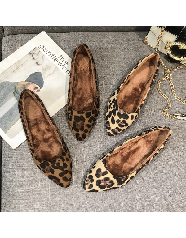 Warm single shoe women's flat 2021 new pointed low heel versatile shallow mouth fairy leopard print plush cotton scoop shoes large