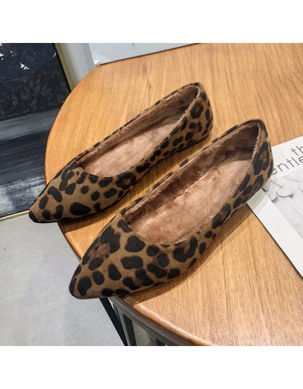 Warm single shoe women's flat 2021 new pointed low heel versatile shallow mouth fairy leopard print plush cotton scoop shoes large