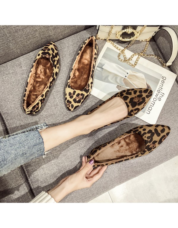 Warm single shoe women's flat 2021 new pointed low heel versatile shallow mouth fairy leopard print plush cotton scoop shoes large