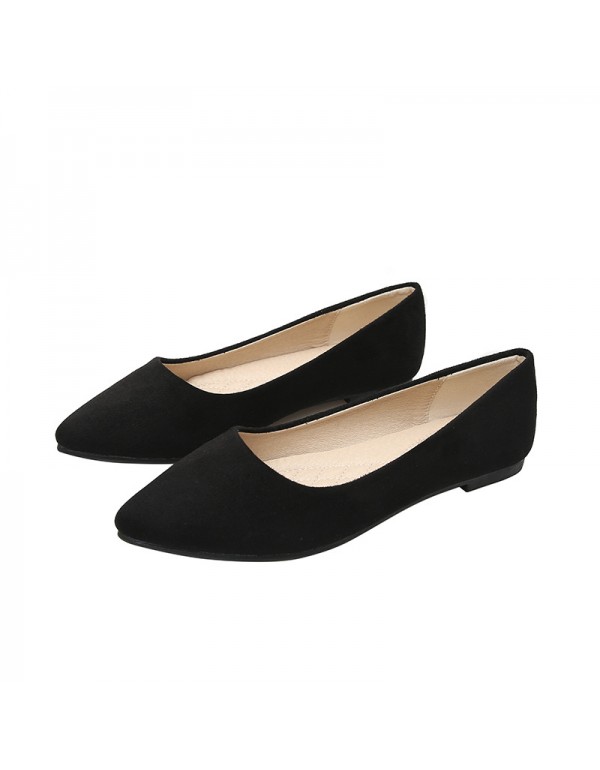 A pair of large flat bottomed pointed shoes issued on behalf of women's new single shoes, shallow mouth soft sole, versatile black work women's shoes