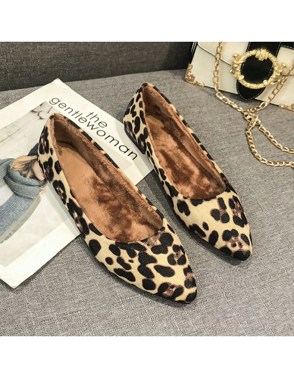 Warm single shoe women's flat 2021 new pointed low heel versatile shallow mouth fairy leopard print plush cotton scoop shoes large