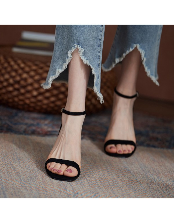 Temperament queen fan one line buckle high-heeled sandals European and American round head open toe black sheepskin thick heel sandals women