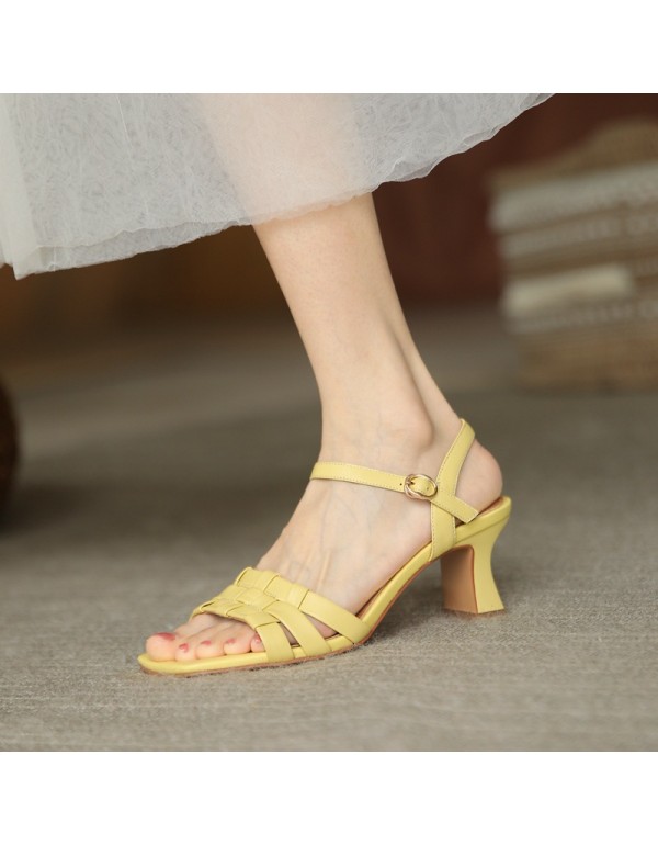 Summer 2021 new woven Korean version simple one word buckle middle heel fairy style open toe thin heel ROMAN SANDALS