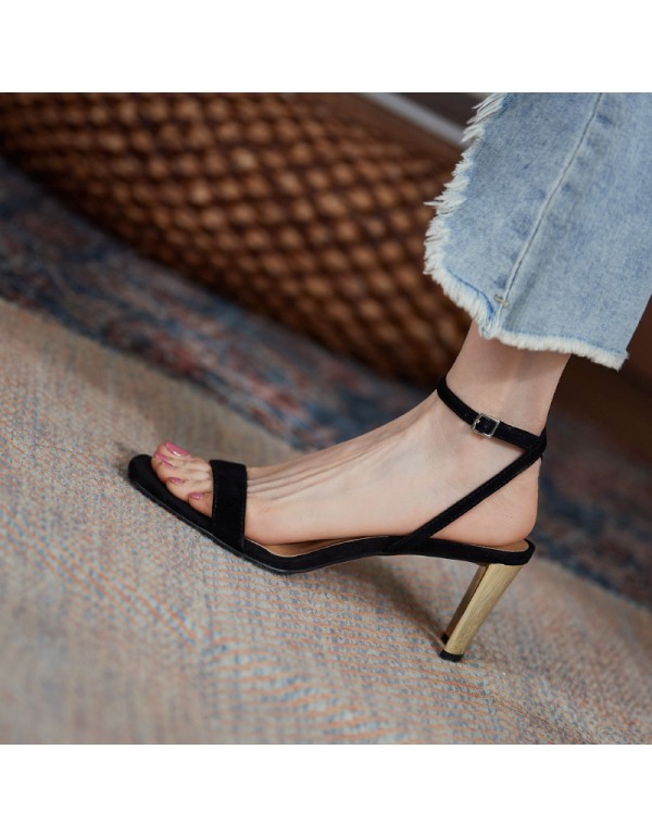 Temperament queen fan one line buckle high-heeled sandals European and American round head open toe black sheepskin thick heel sandals women