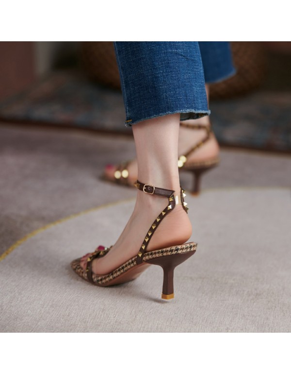 Summer one line buckle sandals women's fashion middle heel 2021 new European and American style square head rivet thin heel high heels 