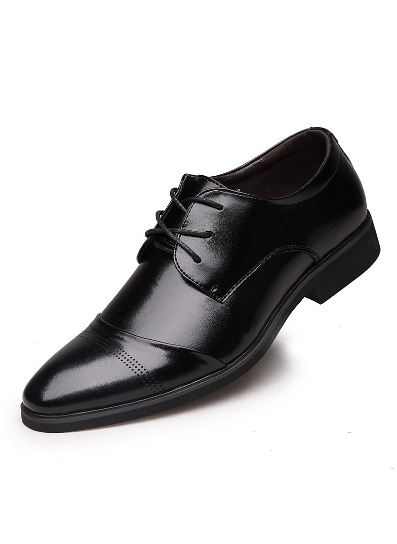 A business casual men's leather shoes, pointed lac...