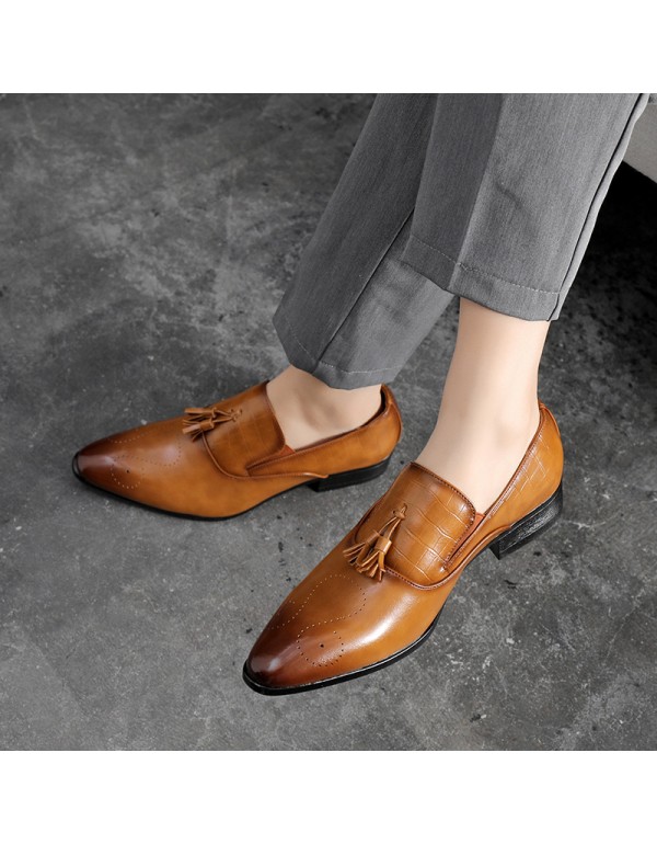 British shoes with tassel and small leather shoes men's Korean version pointed carved fashion men's shoes business leather shoes 