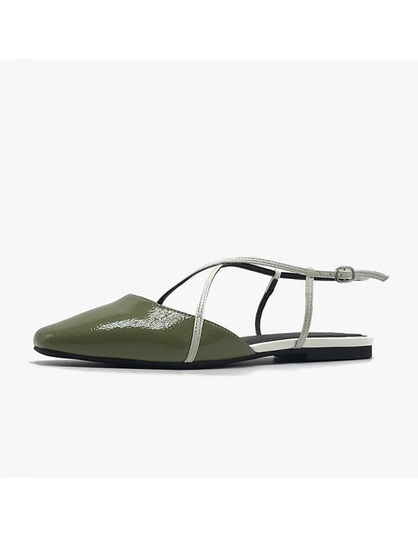In 2022, cross-border direct supply of European fashion flat bottomed women's shoes, simple sandals and women's shoes were exported as a single piece of large shoes
