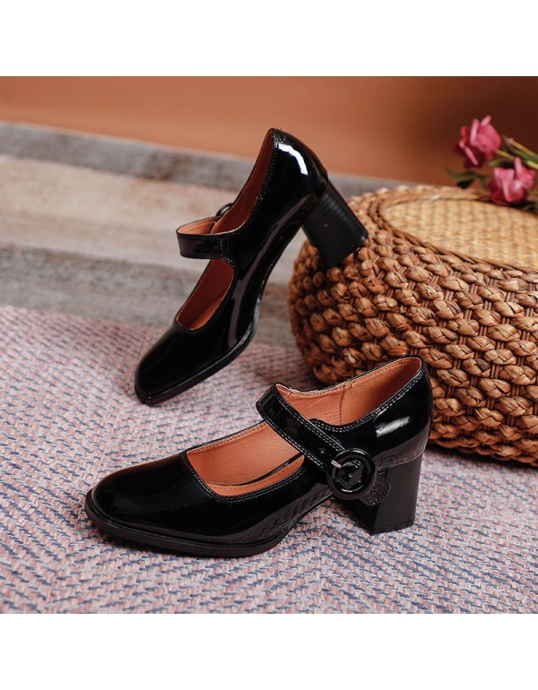 2022 new French square head Mary Jane shoes fairy style patent leather one-line buckle retro thick heel high-heeled single shoes