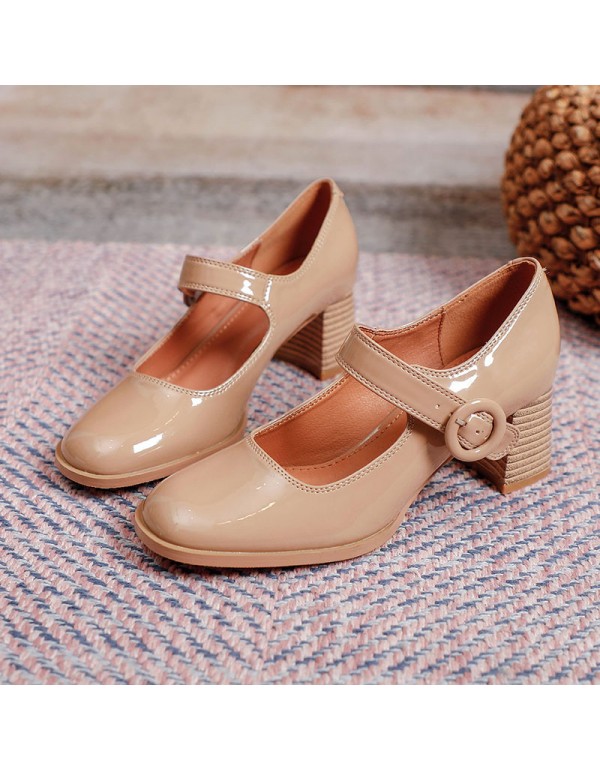 2022 new French square head Mary Jane shoes fairy style patent leather one-line buckle retro thick heel high-heeled single shoes